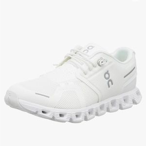 On Cloud running shoes, women’s size 6.